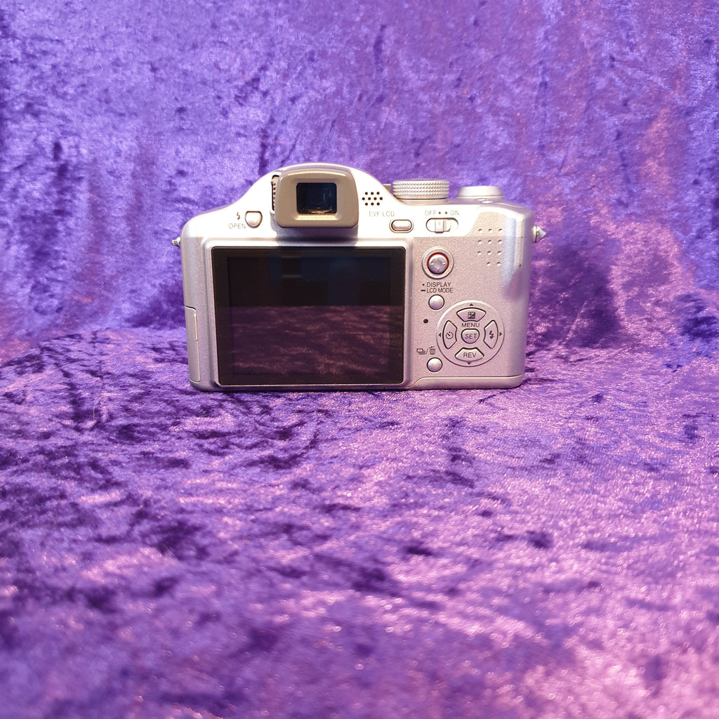 Panasonic Lumix DMC-FZ7 (Silver)