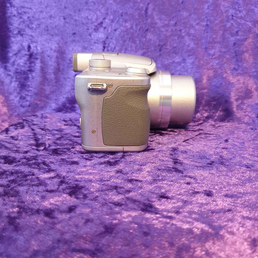 Panasonic Lumix DMC-FZ7 (Silver)