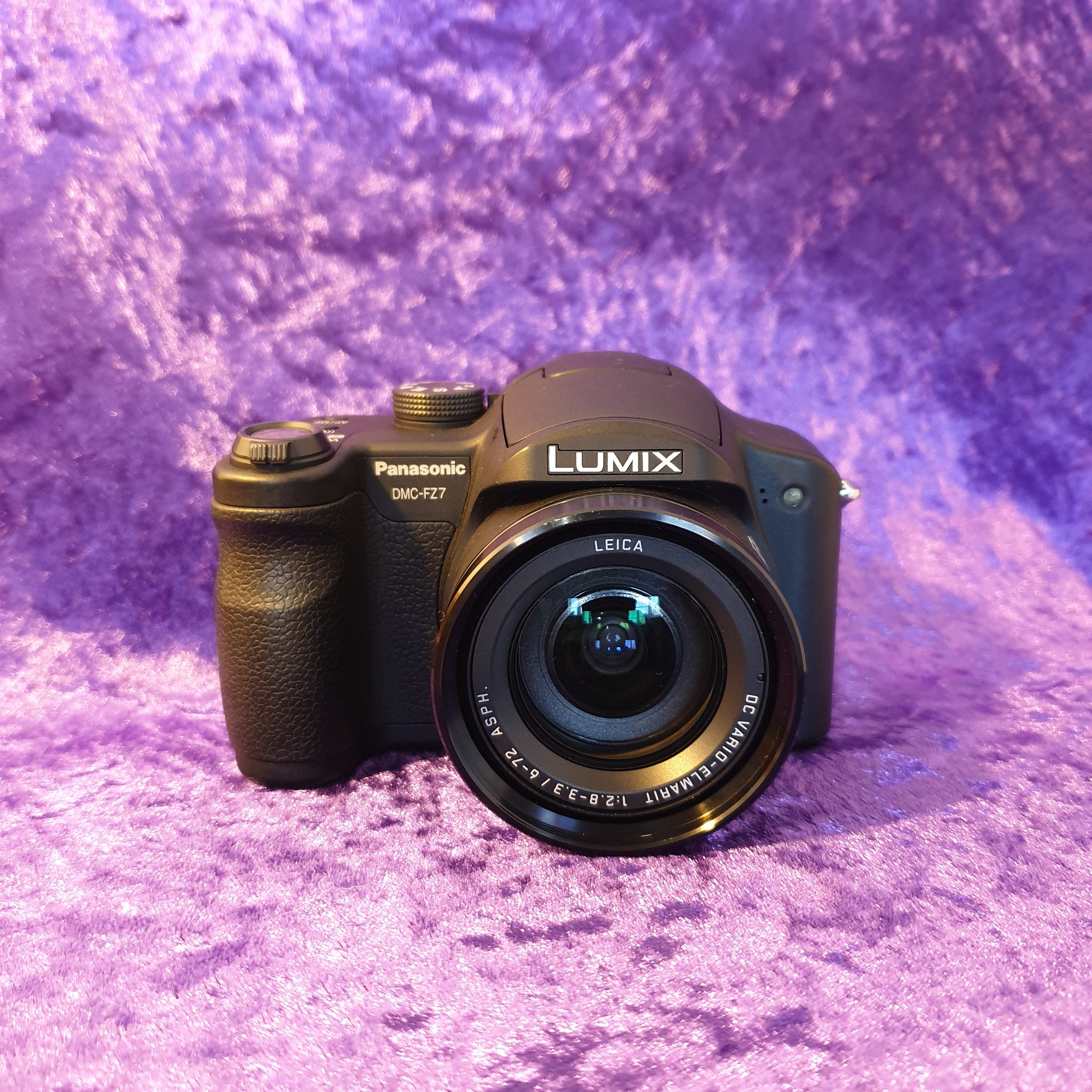 Panasonic Lumix DMC-FZ7 (Black)