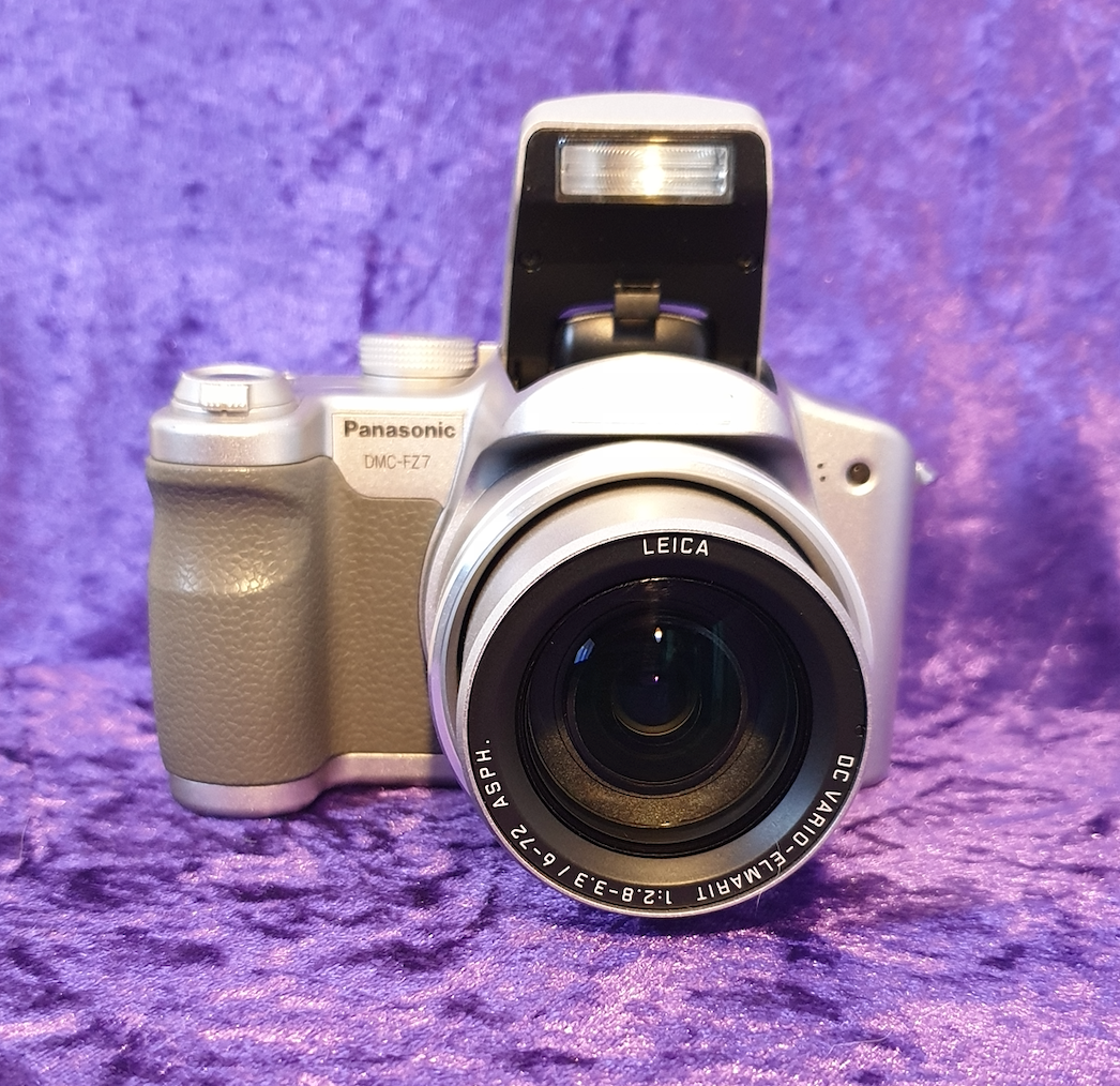 Panasonic Lumix DMC-FZ7 (Silver)